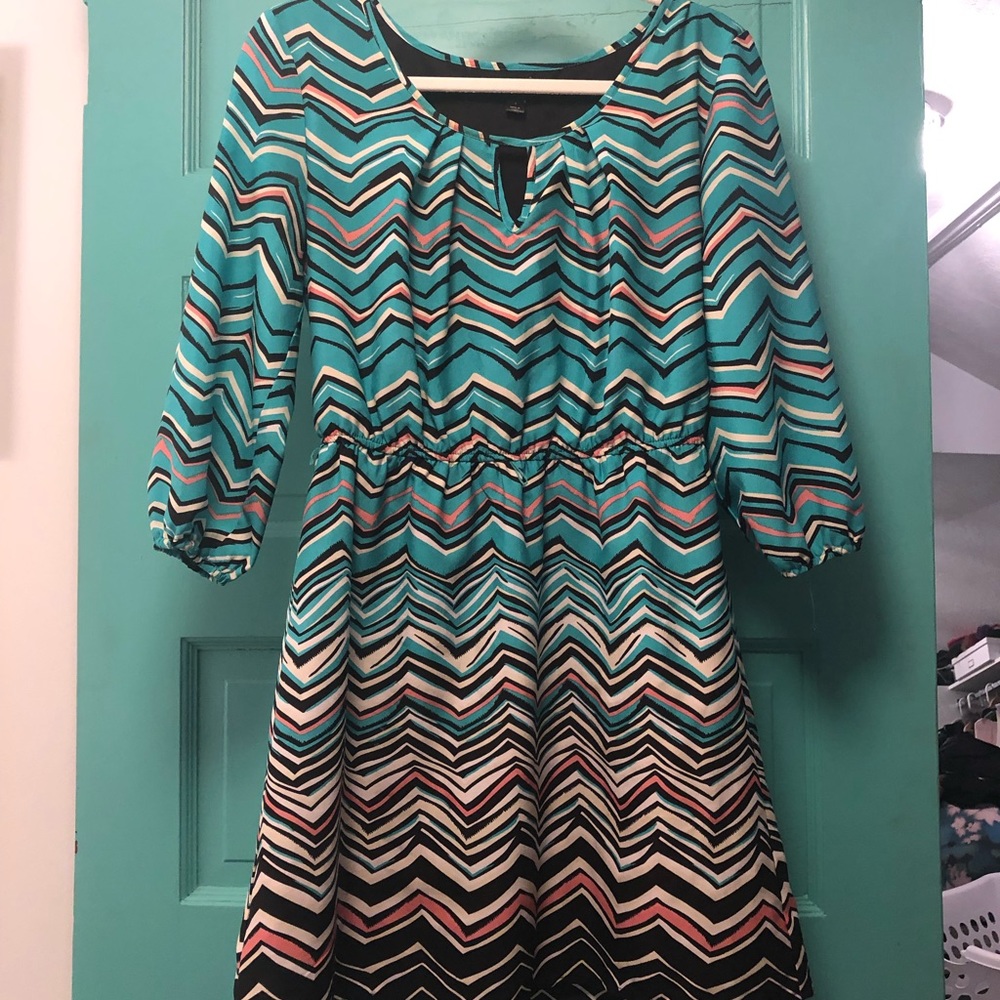 Dress - Modern style with 3/4 sleeves